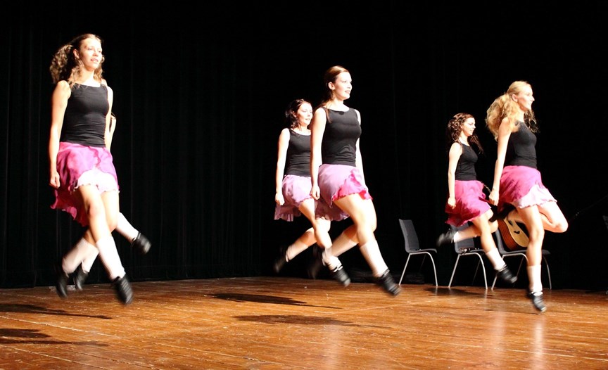 Piger der danser. Linedance. Danseskole. 